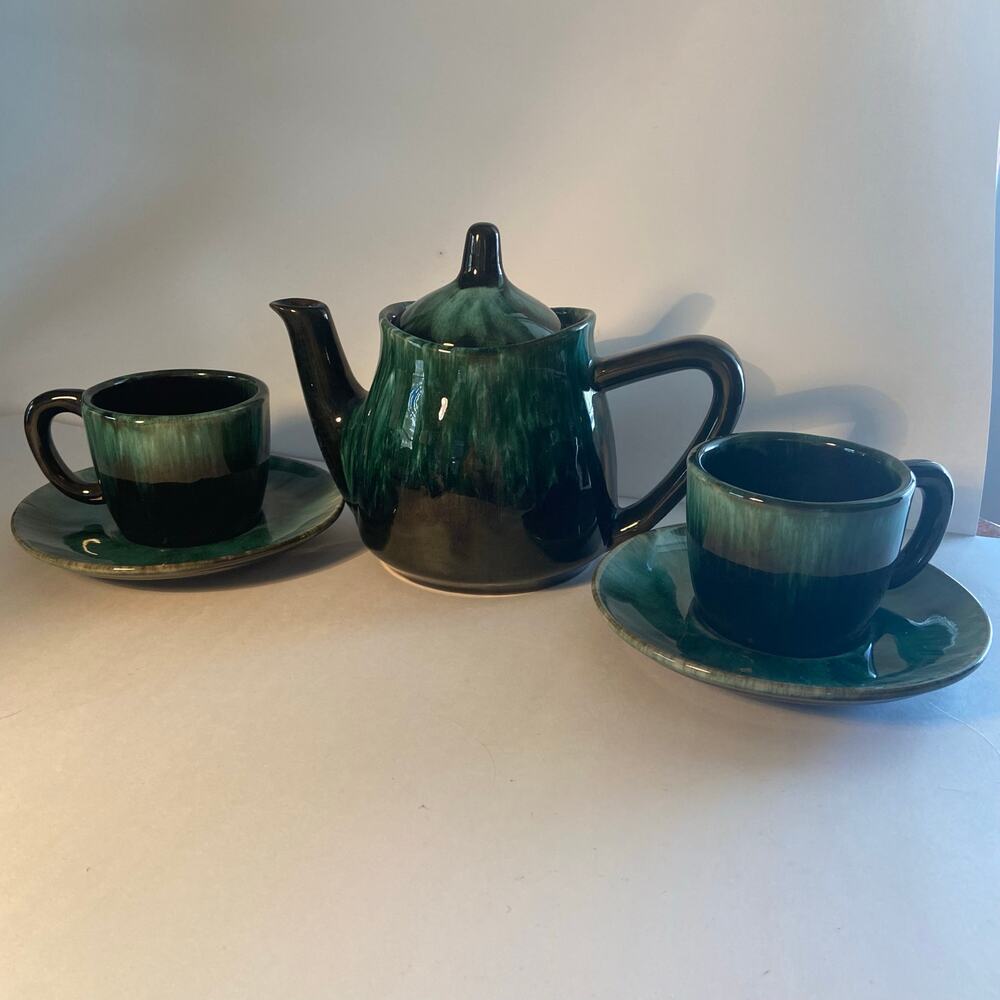 Blue Mountain Pottery Teapot Lid 2 Cups Mugs 2 Saucers Green Vintage Drip EUC